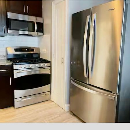 Cozy, Upstairs Apartment Pets Welcome With Fee Family Friendly Close To Everything Cleveland Exterior foto